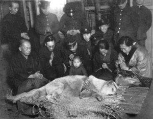 Ueno Yaeko and station staff mourn Hachiko